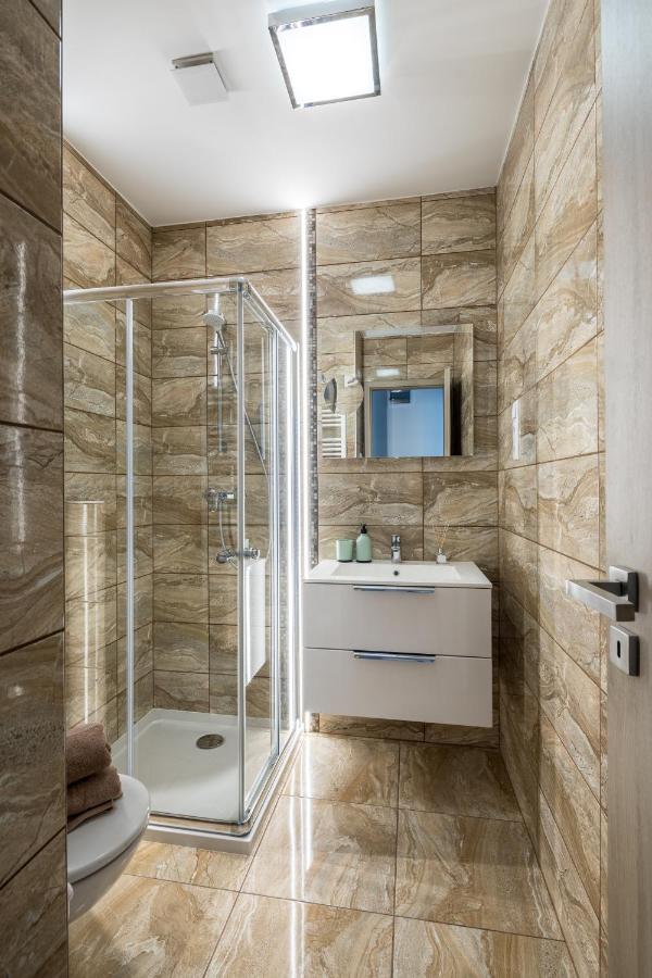 Stafetahaz Apartmanok Vác Buitenkant foto