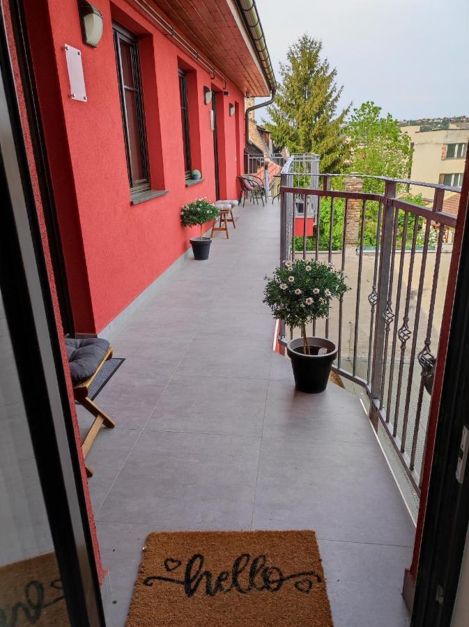 Stafetahaz Apartmanok Vác Buitenkant foto