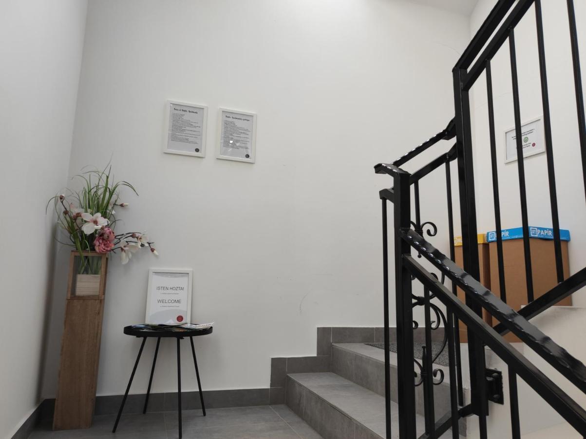 Stafetahaz Apartmanok Vác Buitenkant foto