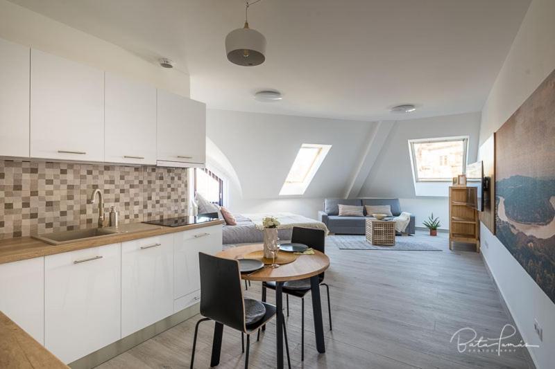 Stafetahaz Apartmanok Vác Buitenkant foto