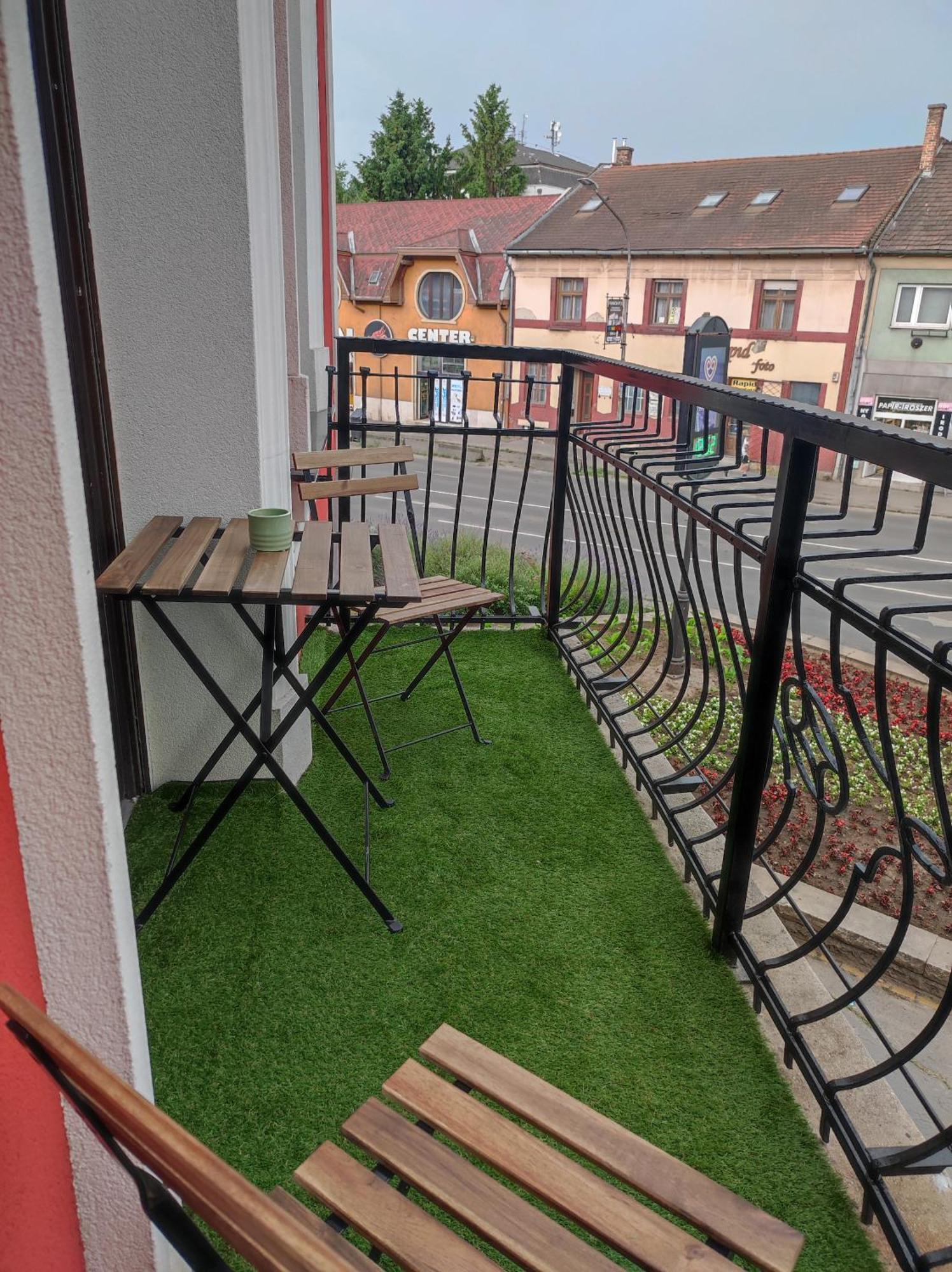 Stafetahaz Apartmanok Vác Buitenkant foto
