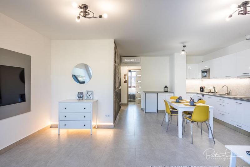 Stafetahaz Apartmanok Vác Buitenkant foto